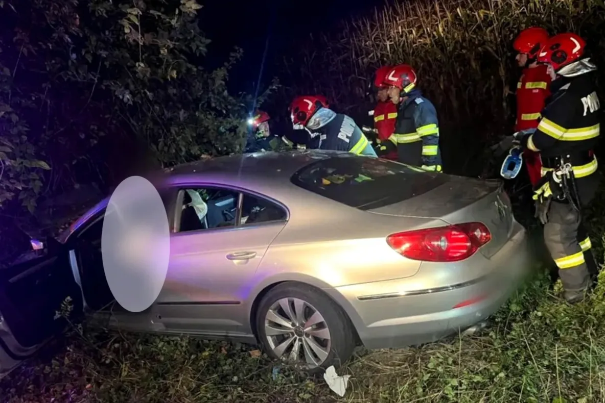 Accident tragic în județul Prahova. Un tânăr de 19 ani a murit, iar alți doi au fost răniți după ce au ieșit cu mașina de pe șosea