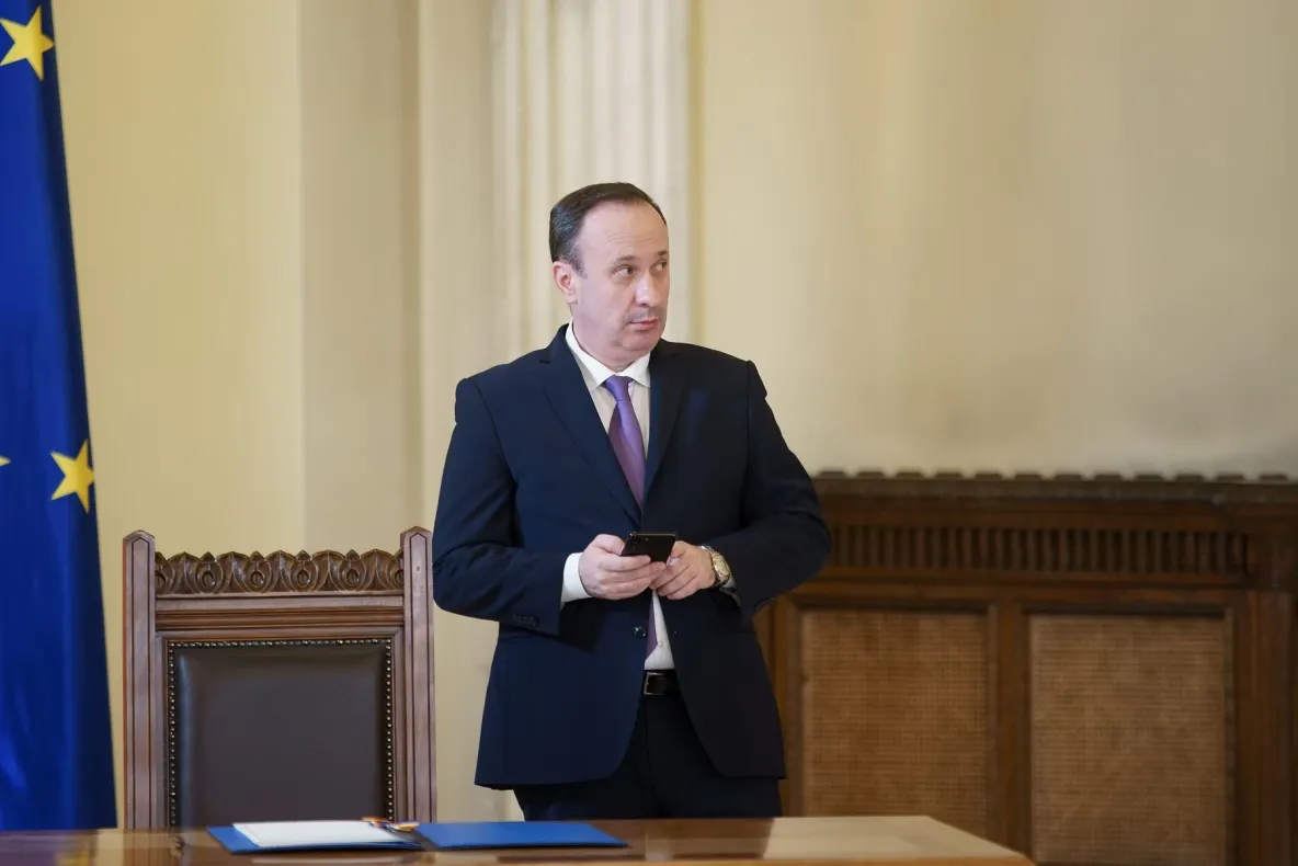 Adrian Câciu: „Fiecare român, mai dator cu 1.800 de euro după doar 15 luni”. Cât s-a împrumutat România