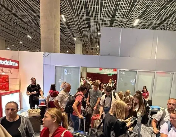 Turcia a început să anuleze zborurile către Rusia. Turiști, blocați aproape 10 ore