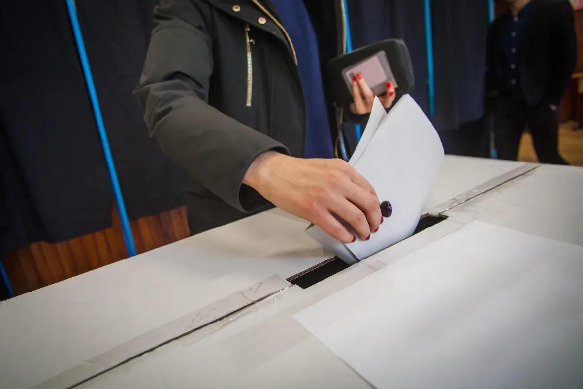 AEP pregătește o nouă lege pentru declanșarea alegerilor anticipate. Ce s-ar schimba pentru românii din străinătate