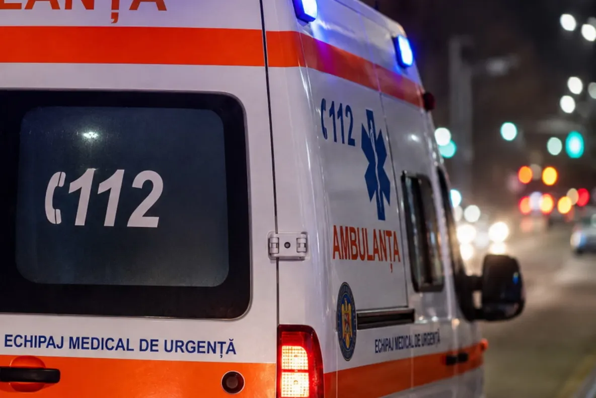 Incident grav în județul Harghita. Bărbat de 61 de ani, la spital cu arsuri de gradele II și III după ce a încercat să aprindă focul cu benzină