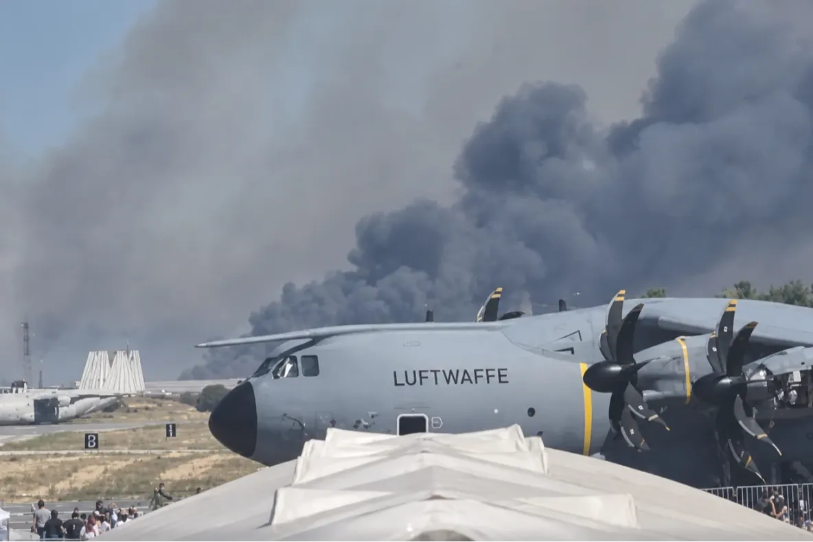 Avion militar F-4 Phantom, prăbușit în timpul unui show aviatic din Grecia. Soarta celor doi piloți, necunoscută