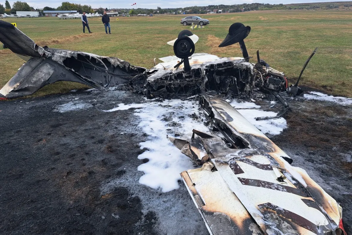 Un avion de mici dimensiuni s-a prăbușit pe Aerodromul din Iași și a luat foc