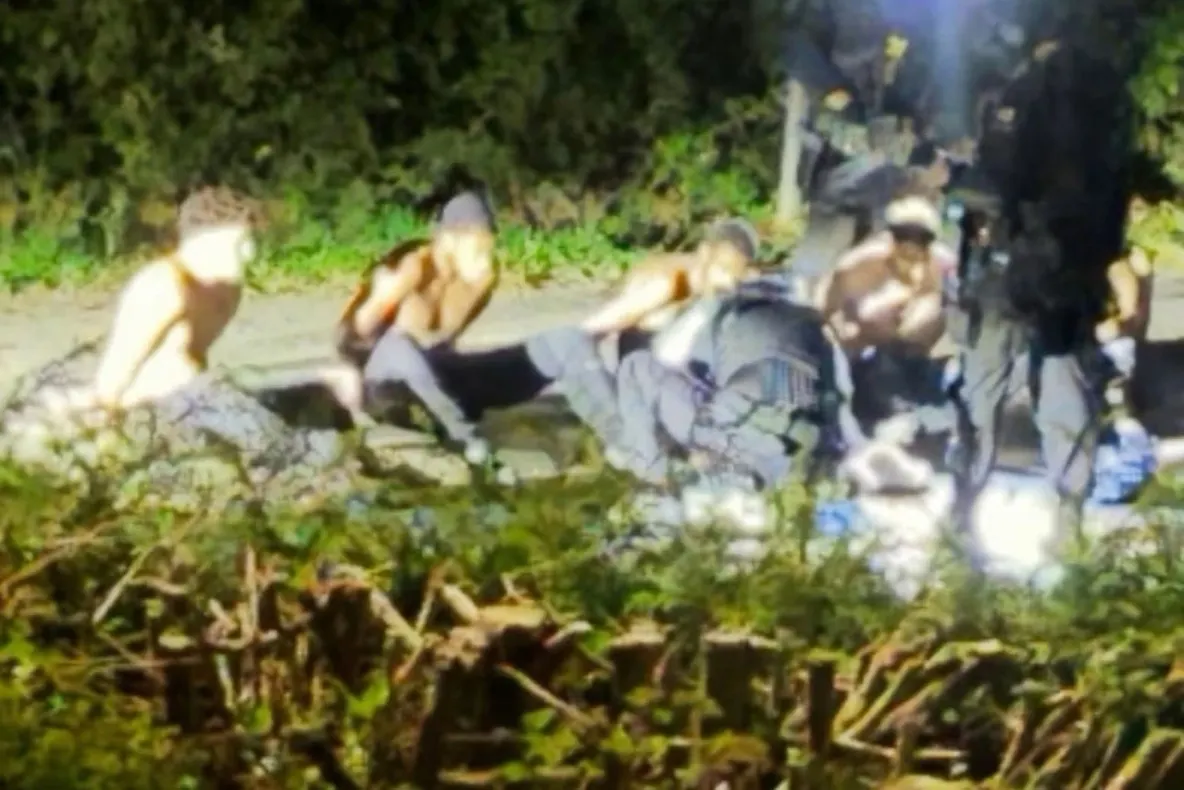 Alertă majoră la baza RAF Fairford, folosită de SUA. Cinci bărbați, arestați pentru suspiciuni de terorism și infracțiuni cu explozibili - VIDEO