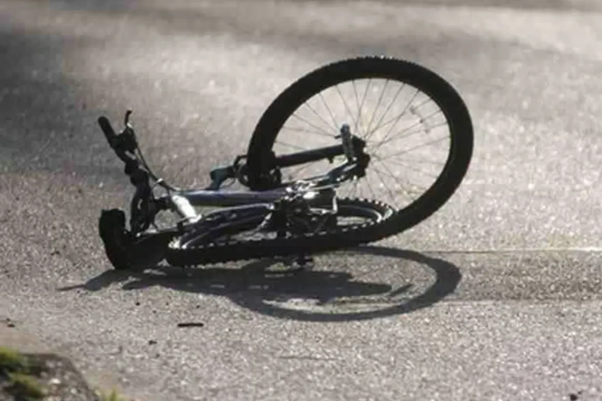 Accident tragic în județul Alba. Un copil de 11 ani a murit după ce a căzut de pe bicicletă