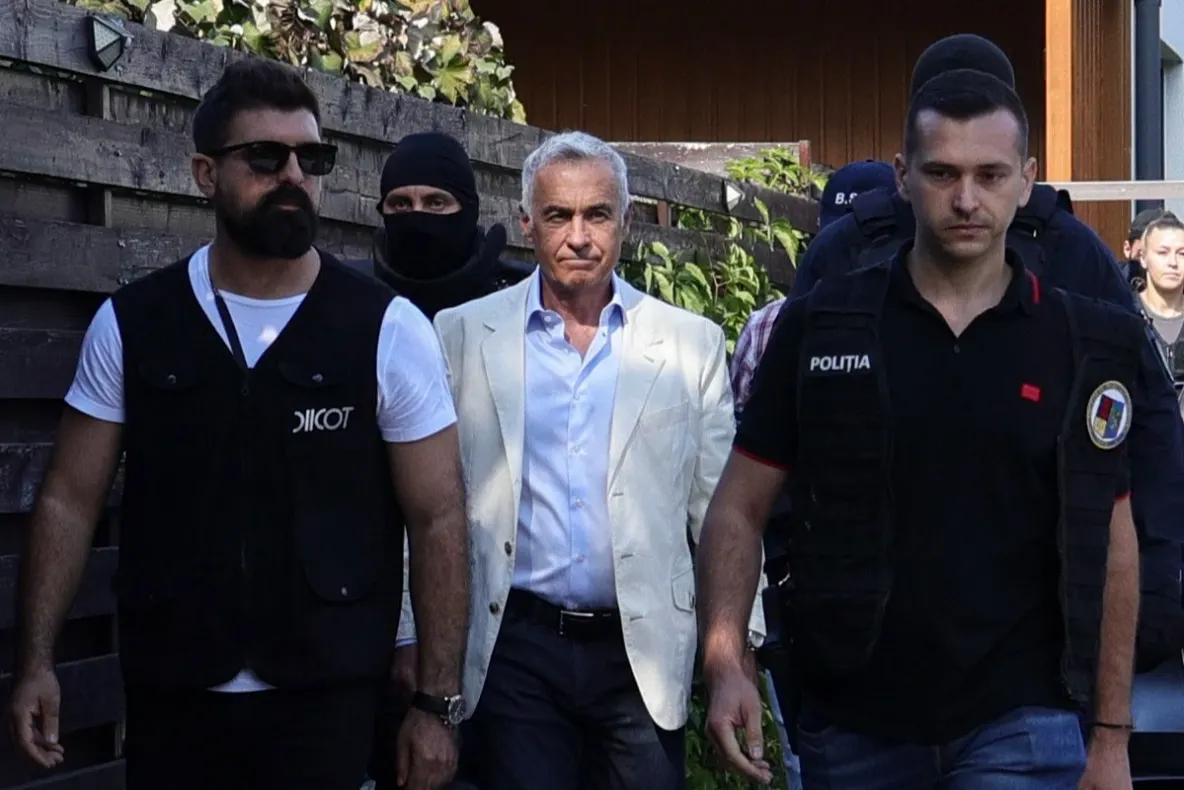 Călin Georgescu, dus la DIICOT după perchezițiile de la Mogoșoaia. Este vizat într-un dosar de înșelăciune și grup infracțional organizat