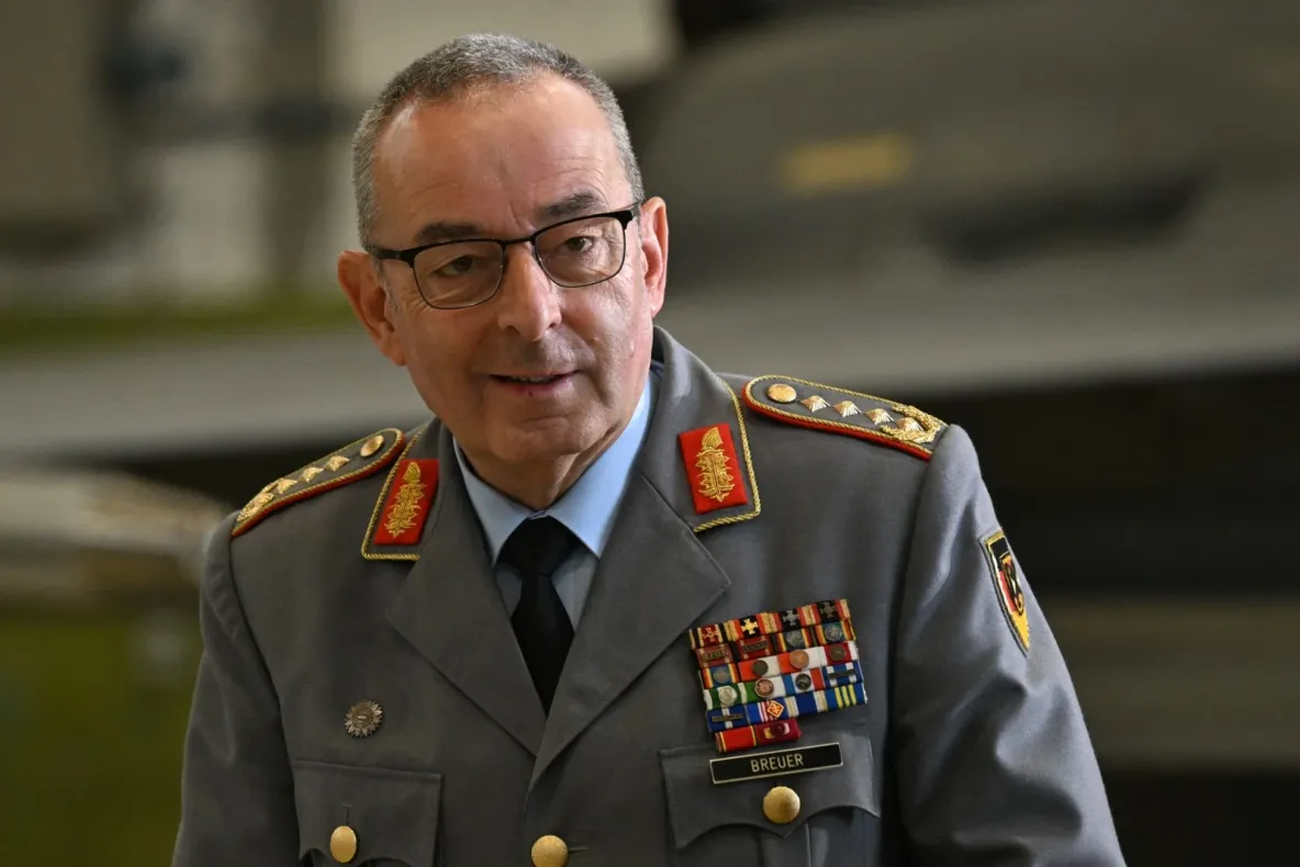 Germania va prelua conducerea Comitetului Militar al NATO. Cine este Carsten Breuer, supranumit ”generalul cancelarului”
