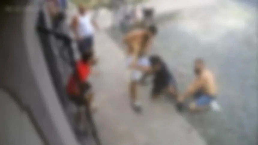 Conflict sângeros în plină stradă, la Sânnicolau Mare. Patru agresori au fost reținuți