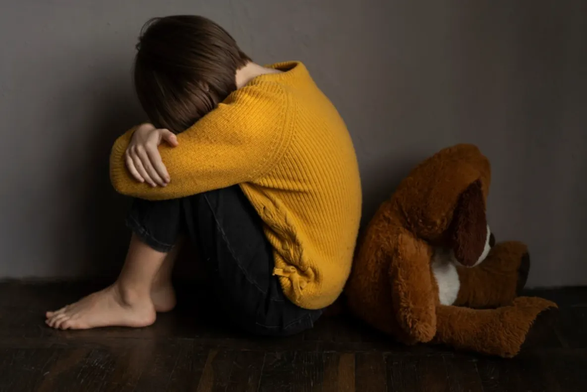 România înăsprește pedepsele pentru abuzurile sexuale asupra minorilor. Ce se schimbă în Codul Penal, explicații de la inițiatoarea proiectului de lege