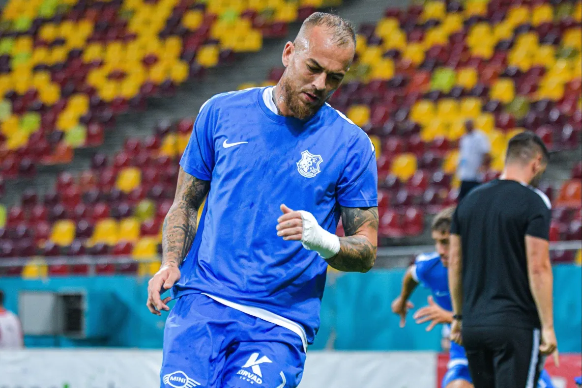 Denis Alibec, suspendat trei meciuri după eliminarea cu Dinamo. Amenzi pentru Farul și Universitatea Craiova