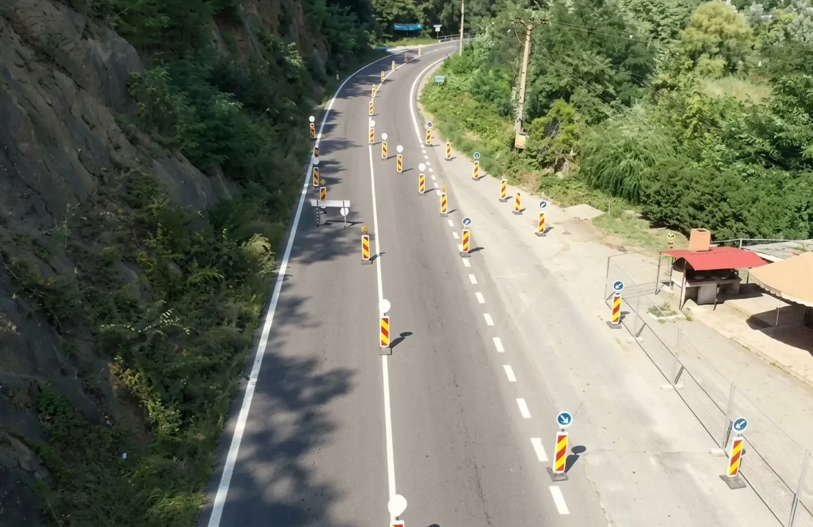 Restricțiile pe DN7 – Valea Oltului, prelungite până în noiembrie: ce trebuie să știe șoferii