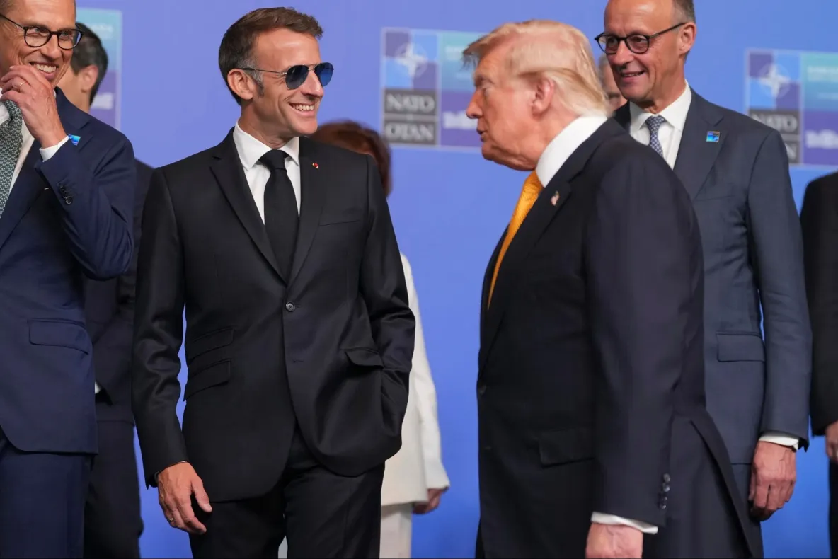 Macron vrea să-l convingă pe Trump să nu renunțe la Ucraina. Discuție crucială la New York