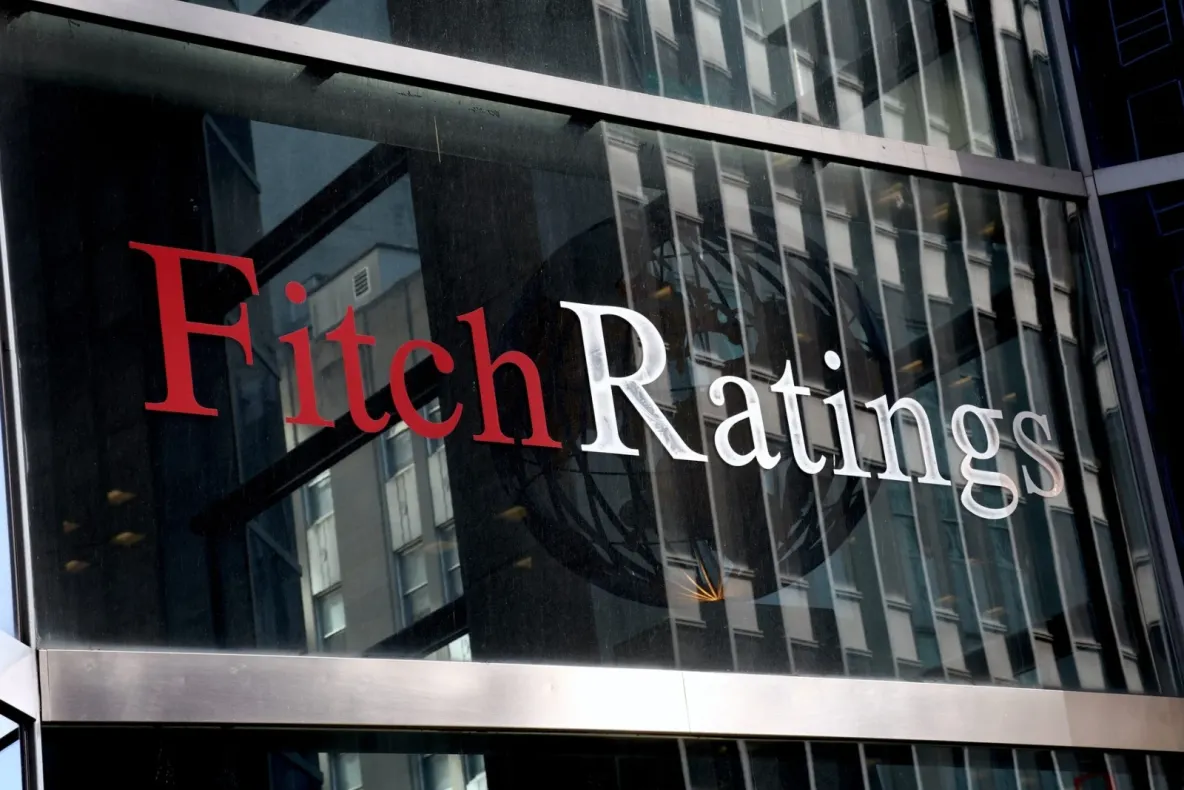 Agenția de rating Fitch, avertisment dur: România riscă să ajungă în categoria „junk” dacă criza politică se prelungește