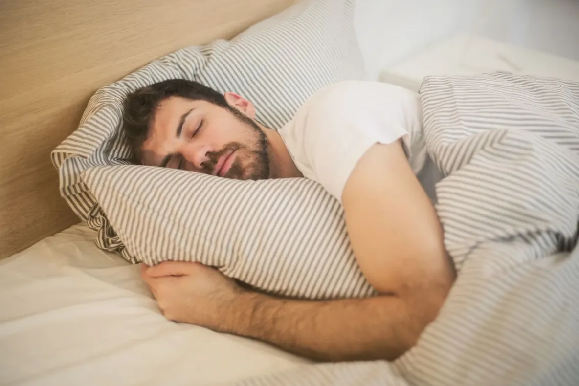 Somn mai bun, strat cu strat: ce recomandă specialiștii Dormeo pentru patul tău