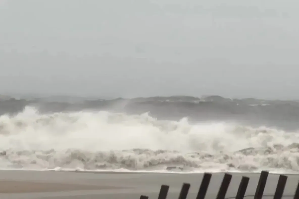 Stare de urgență în New York și New Jersey. Furtuna Nor’easter aduce inundații, pene de curent și haos în transporturi