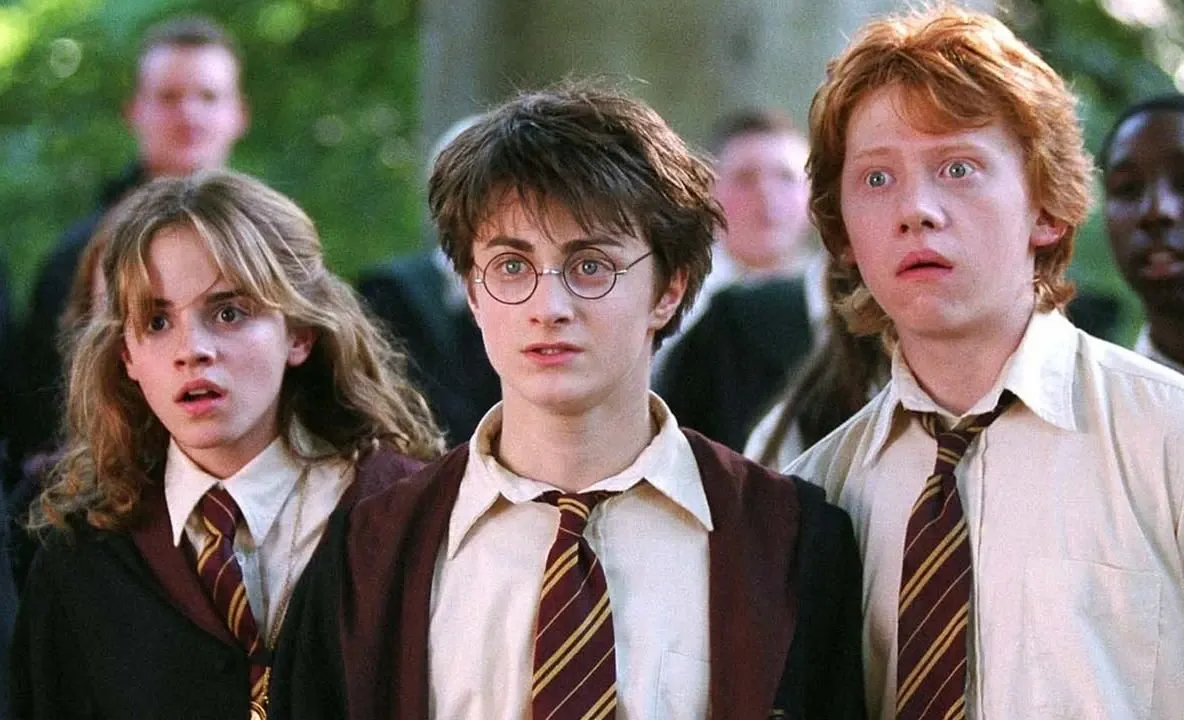 Uniforme ca în Harry Potter pentru elevii unui colegiu prestigios
