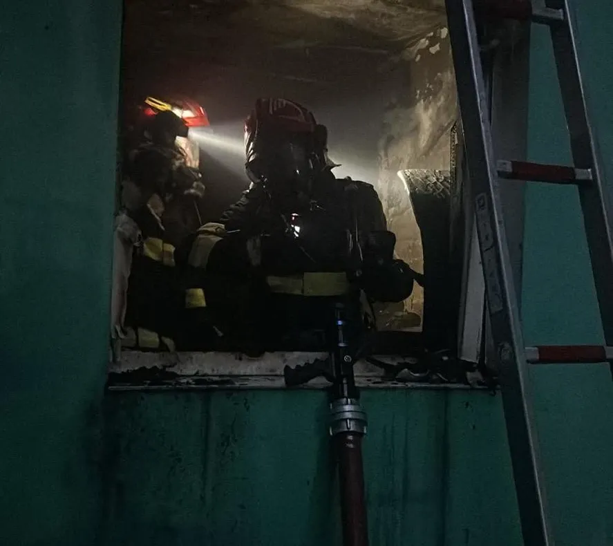 Incendiu într-un bloc din Sibiu. Zeci de oameni se aflau în bloc