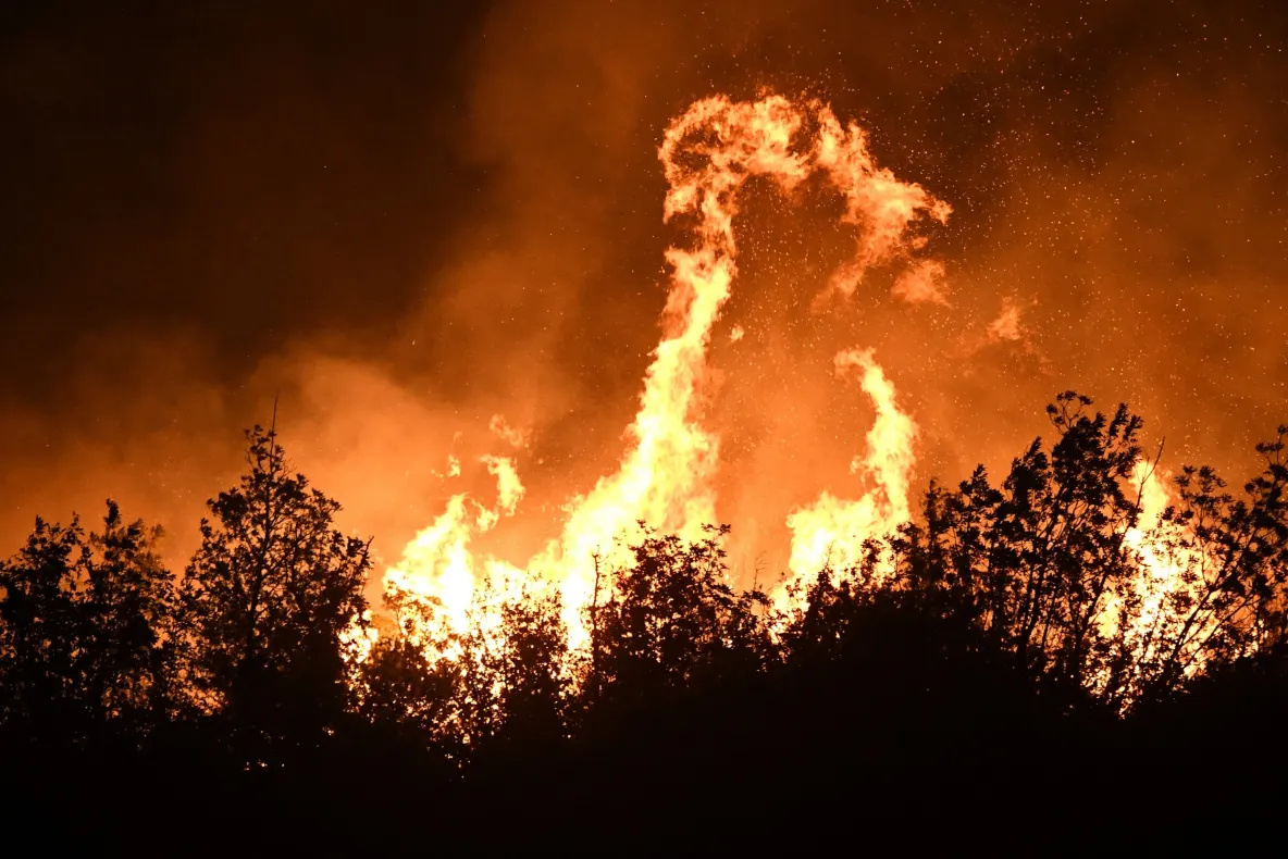Incendiu devastator în Croația: 500 de persoane evacuate de pe insula Brac. Flăcările au distrus 3.500 de hectare