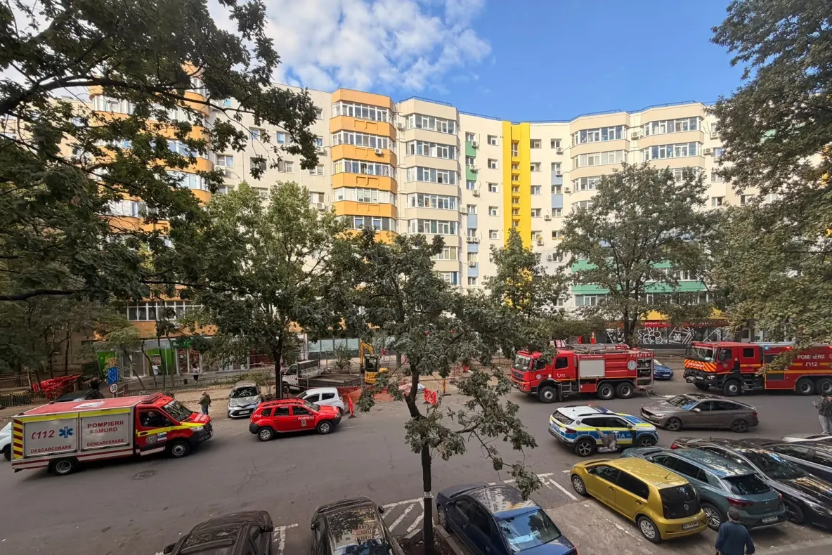 Mobilizare de amploare în Sectorul 5 al Capitalei. Posibil incendiu pe strada Bârcă: o persoană a fost dusă la spital - VIDEO