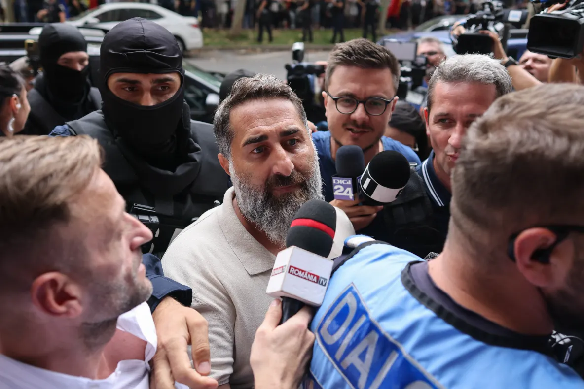 Mașina omului de afaceri Ionel Rusen, percheziționată de mascați: ce caută anchetatorii VIDEO