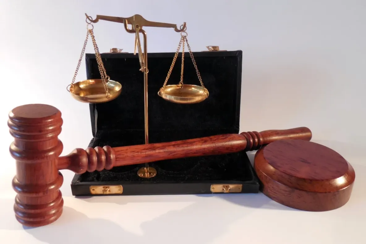 Scandal de poluare în Sebeș: două firme și doi responsabili de mediu, trimiși în judecată. Emisiile de formaldehidă au depășit de peste 3 ori limita