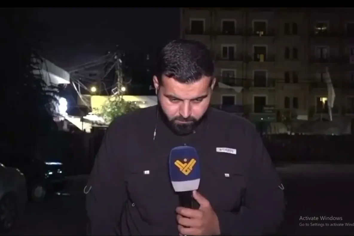 Reporter libanez rănit în timpul unui live, după un atac israelian. Momentul a fost surprins pe cameră.