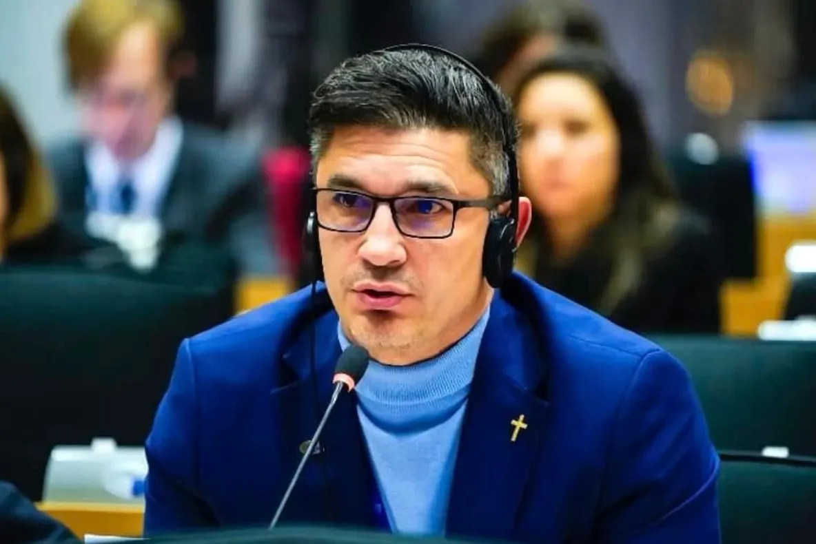Luis Lazarus ia apărarea fermierilor români în Parlamentul European: ”Și-au cerut drepturile la protest, s-au ales cu gaze, bătăi și arest” - VIDEO
