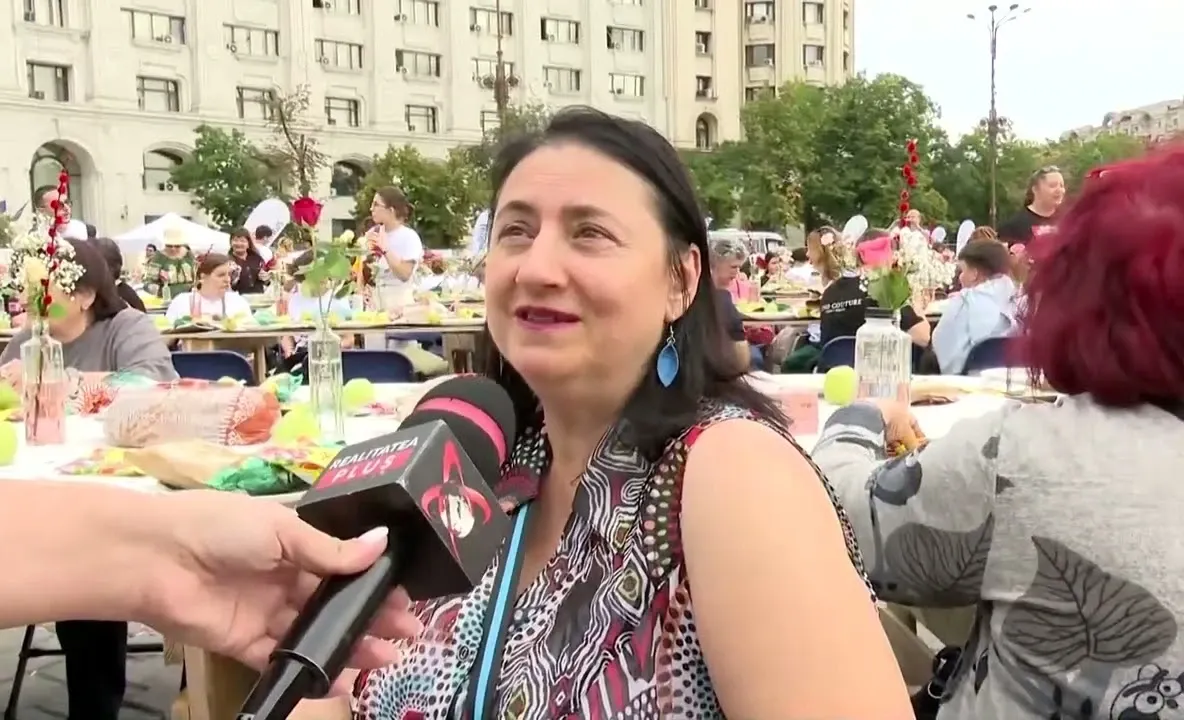 Masă de peste 5 kilometri în inima Capitalei. Peste 20.000 de oameni, adunați la Masa care Unește
