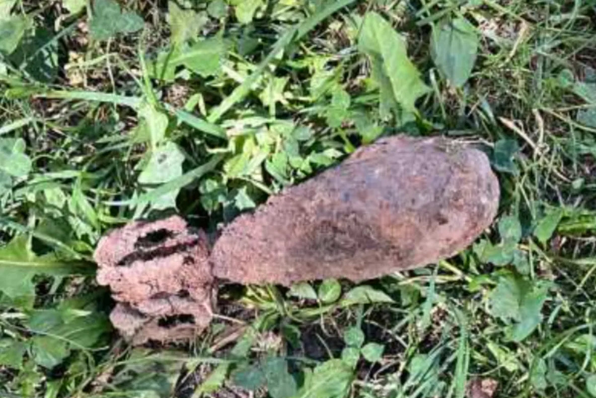 Descoperire șoc în centrul orașului Sfântu Gheorghe. Un element de muniție a fost găsit lângă sediul Consiliului Județean