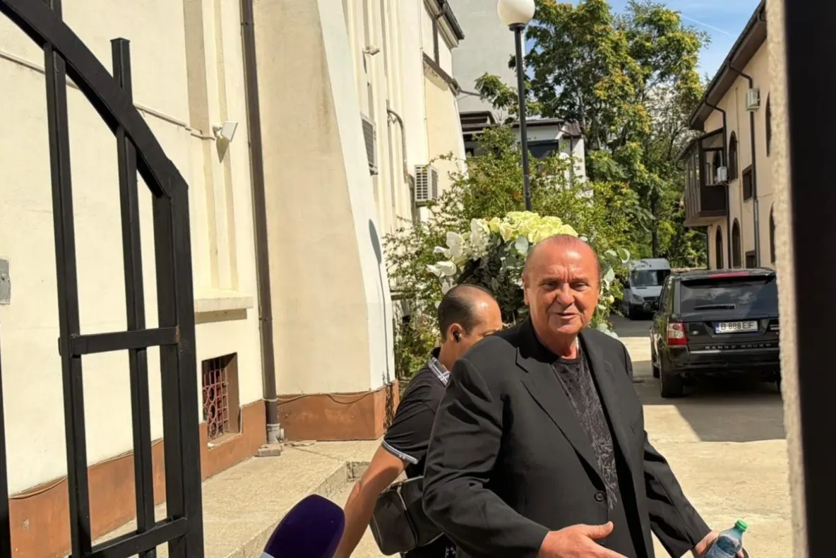 Nick Rădoi, în doliu la capela unde este depusă Mădălina Apostol. Primele imagini după moartea fostei sale partenere