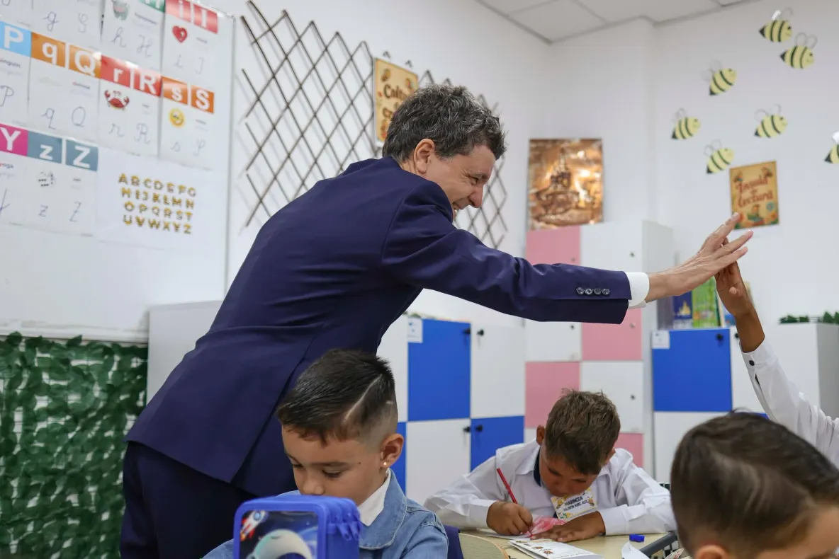 Nicușor Dan și Mirabela Grădinaru și-au dus fiica la școală: imagini inedite VIDEO