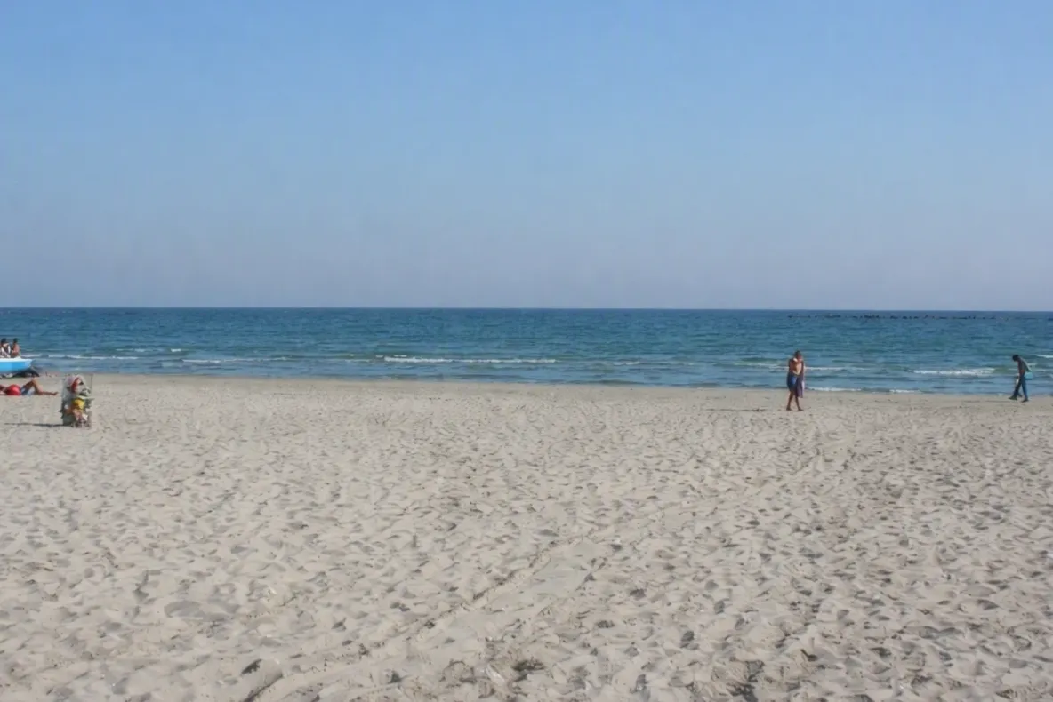 Alertă pe litoral! Obiect suspect, asemănător unei drone, descoperit pe plaja din Corbu