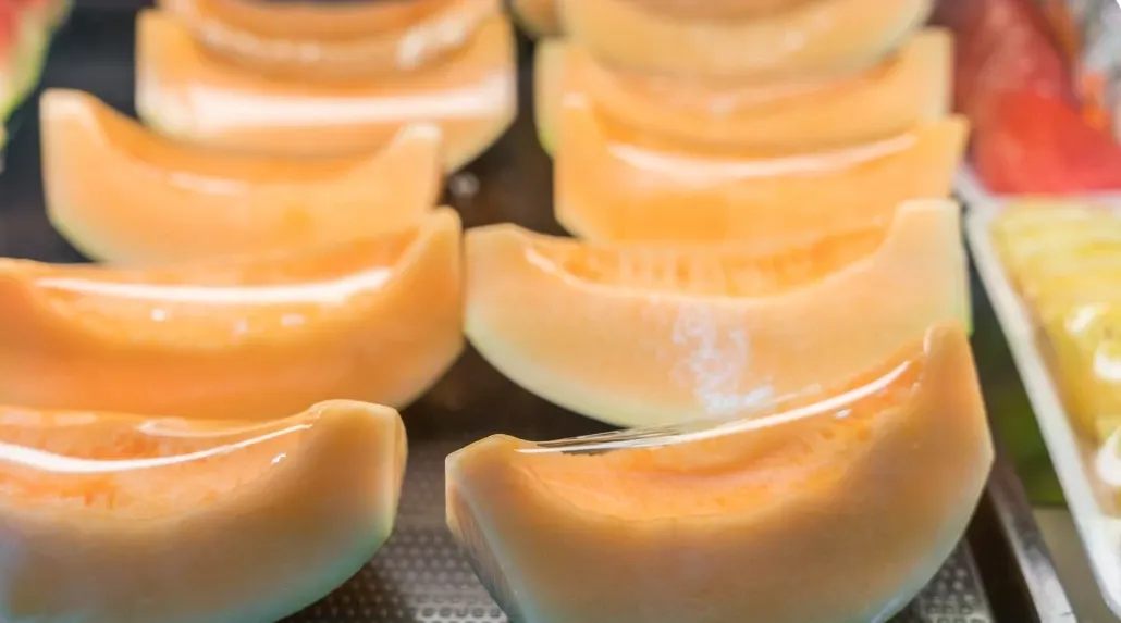 Pepene galben la grătar. Desertul delicios, gata în câteva minute