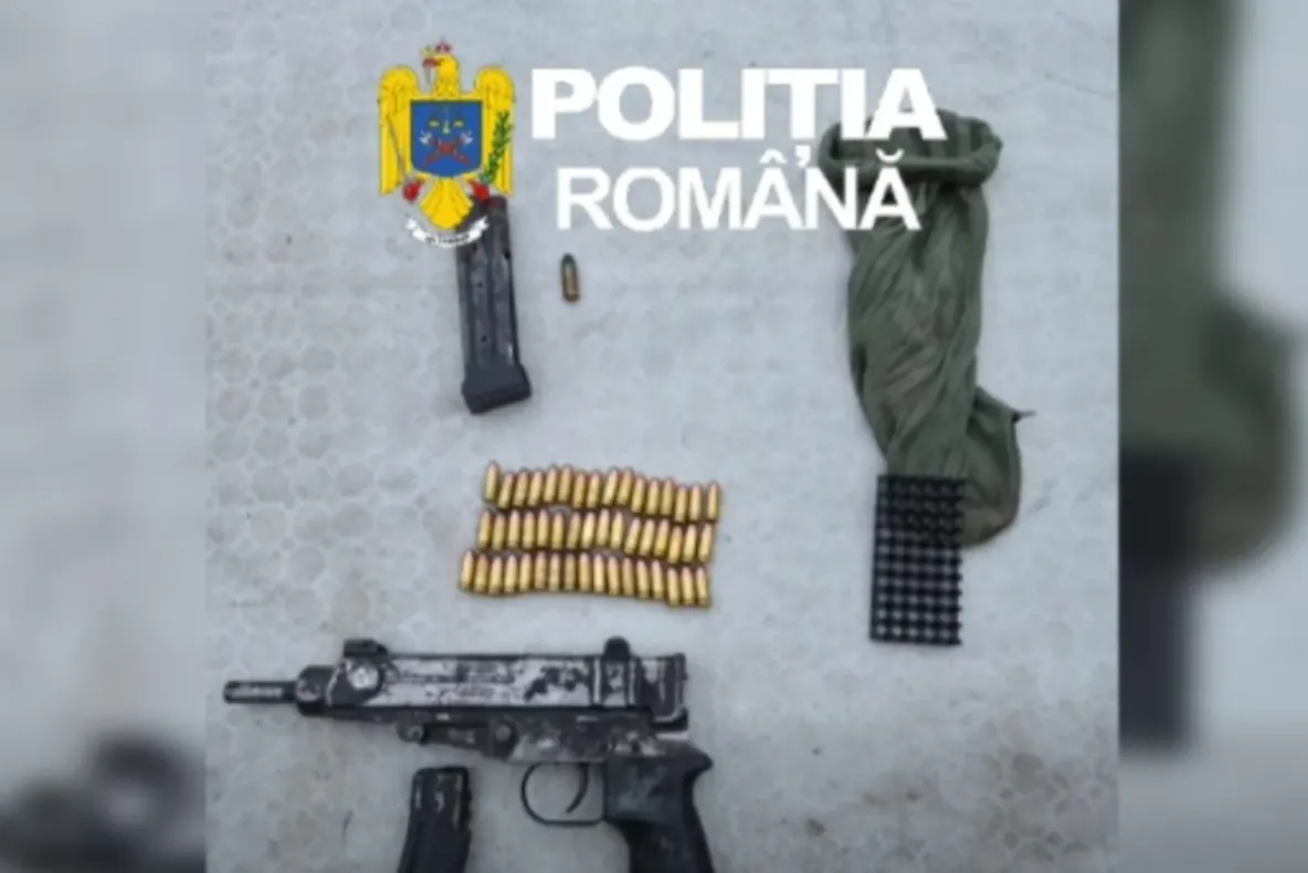 Percheziții în mai multe județe, la persoane suspectate că dețineau ilegal arme și muniții