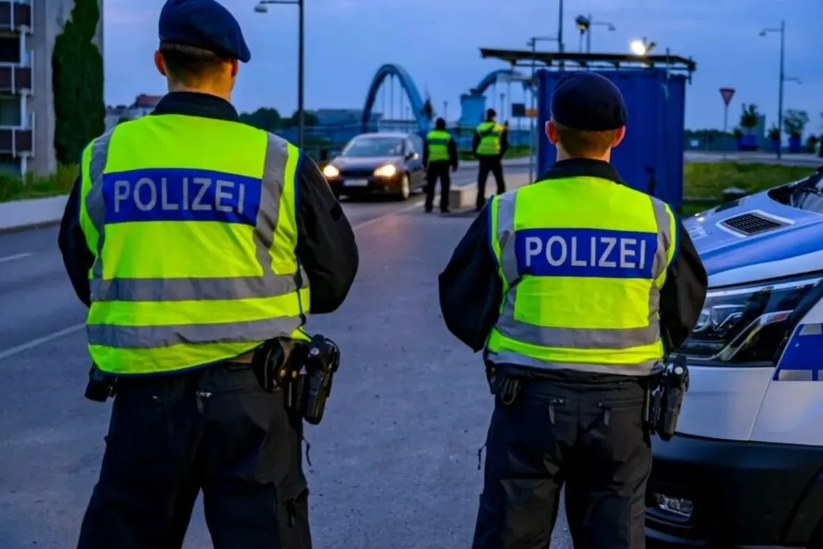 Două explozii în Germania, pe una dintre cele mai aglomerate străzi comerciale. Poliția a intervenit în forță