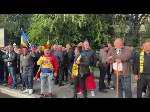 Fermierii ocupă Piața Victoriei: protest masiv și trafic blocat în București