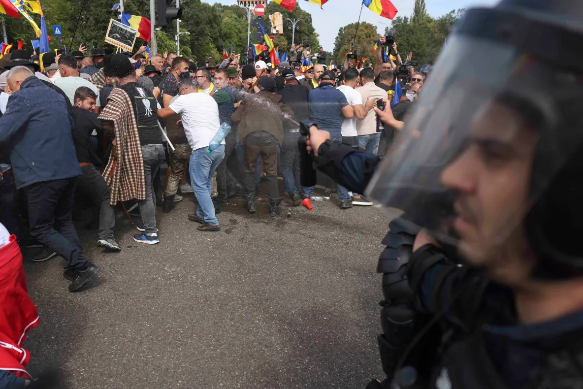 Consilier USR, printre cei arestați după protestul ciobanilor din Piața Victoriei. Cine e Dănuț Dincă
