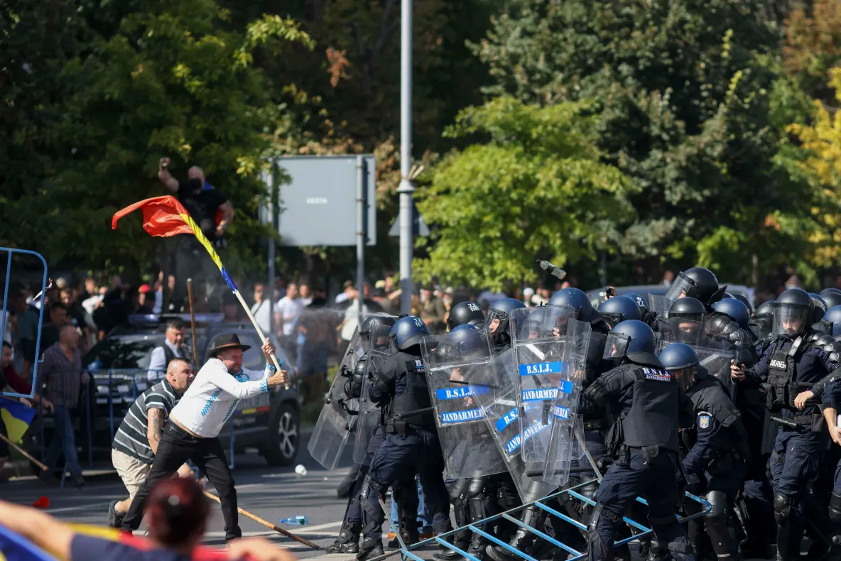 Încă patru manifestanți, arestați după violențele de la protestul fermierilor din Piața Victoriei