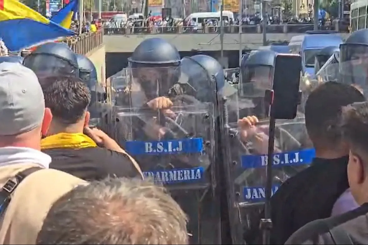 Lupte de stradă în jurul Guvernului, instigatorii infiltrați la protestul fermierilor au atacat forțele de ordine – LIVE TEXT