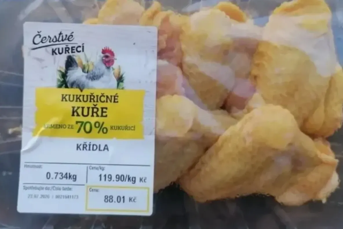 Alertă europeană privind pui din România. Două loturi cu Salmonella, retrase din magazine cunoscute