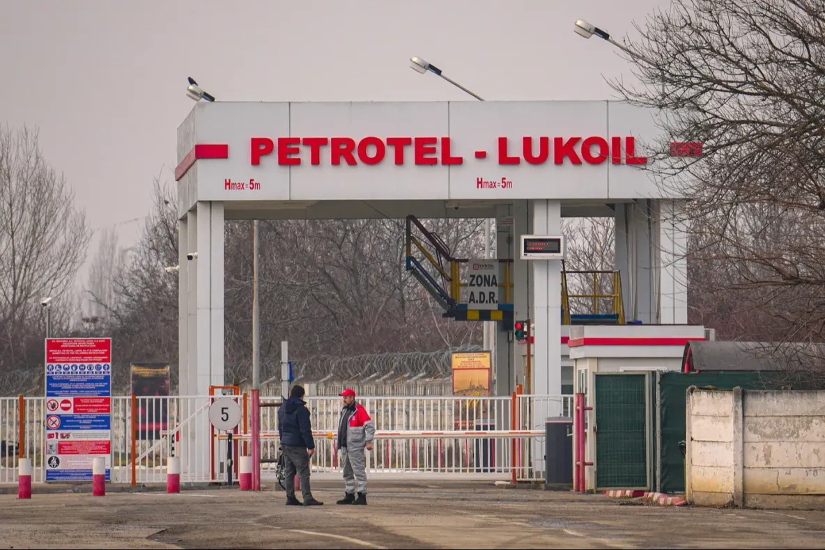 Un fond de investiții american a primit acordul Trezorerie SUA pentru a prelua Lukoil. Miza pentru România: Petrotel Ploiești și exploatarea din Marea Neagră