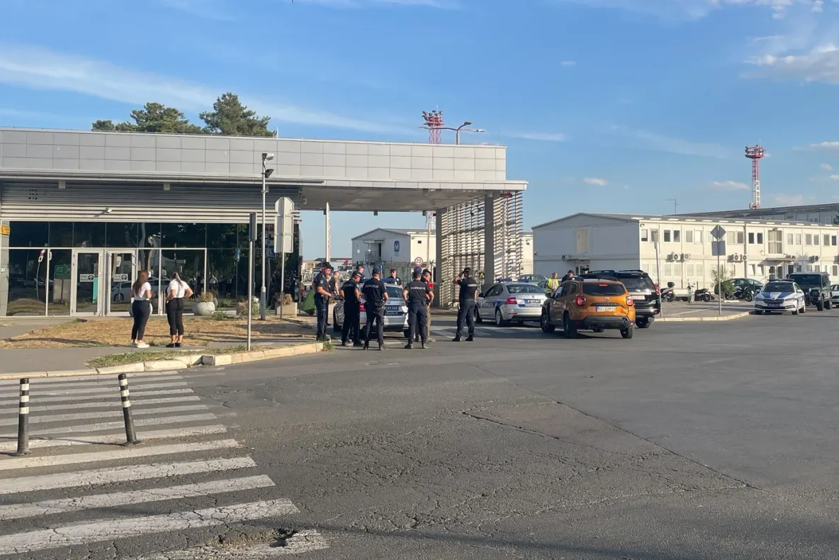 Explozibili și drone trimise în Uniunea Europeană. Serbia a arestat patru suspecți și caută membrii unei rețele