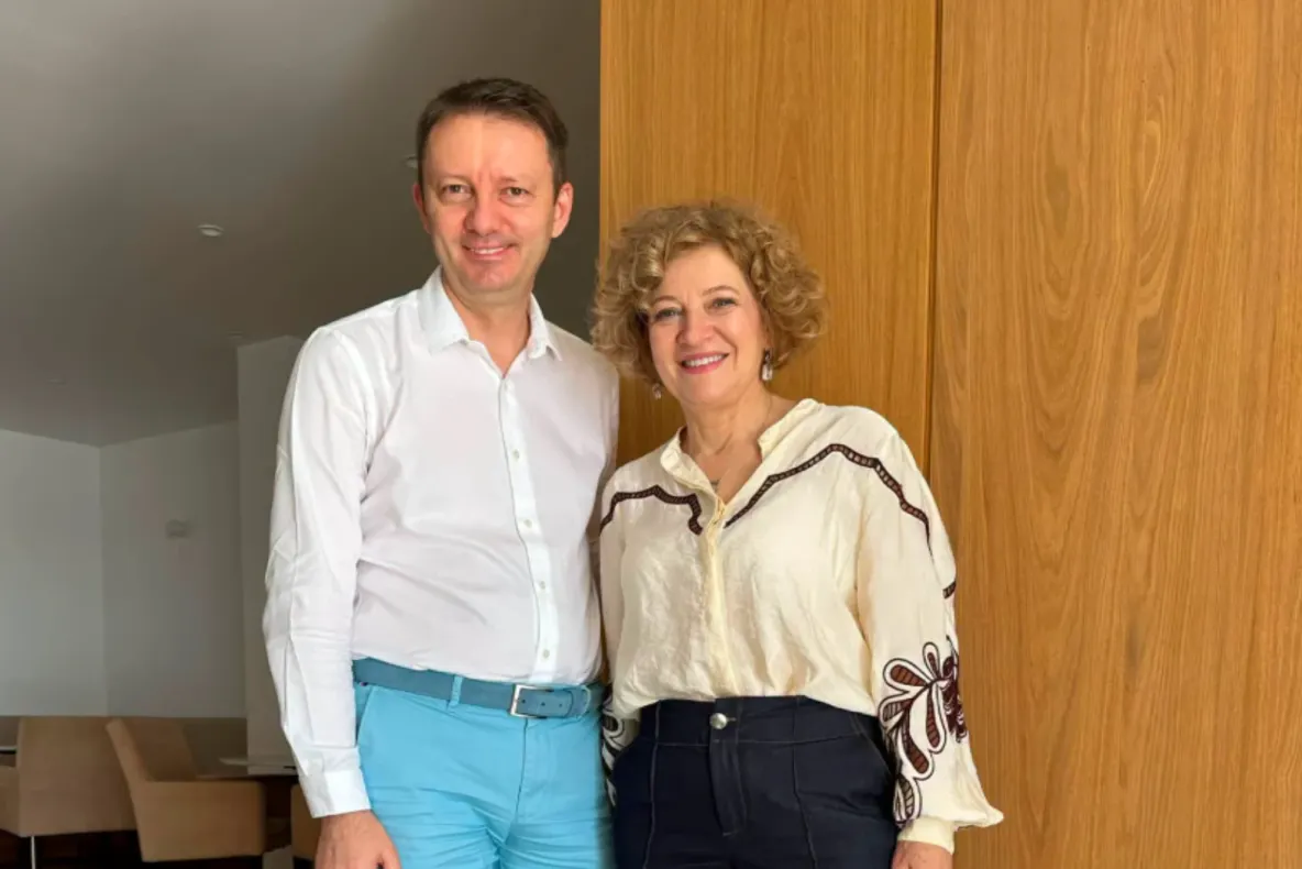 Siegfried Mureșan, poză braț la braț cu Oana Gheorghiu. Cum o laudă „premierul lui Bolojan” pe ONG-ista din guvern