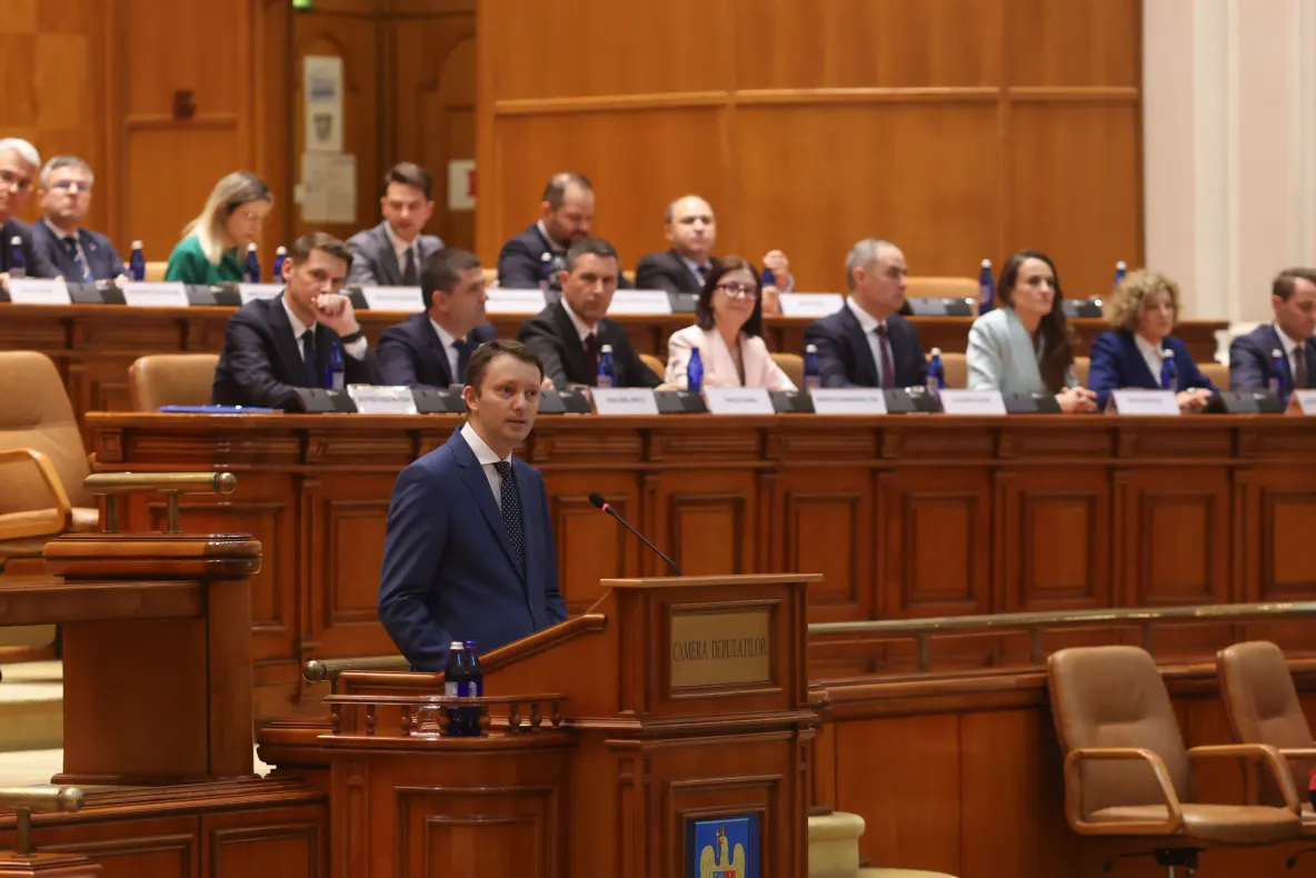 Guvernul Mureșan a picat la votul din Parlament. A obținut mai puține voturi decât guvernul Veștea