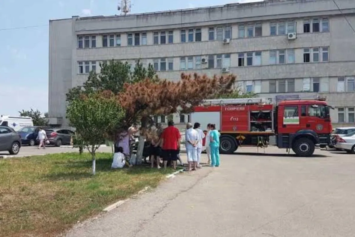 Fum în subsolul Spitalului CFR din Constanța. Pompierii au intervenit de urgență