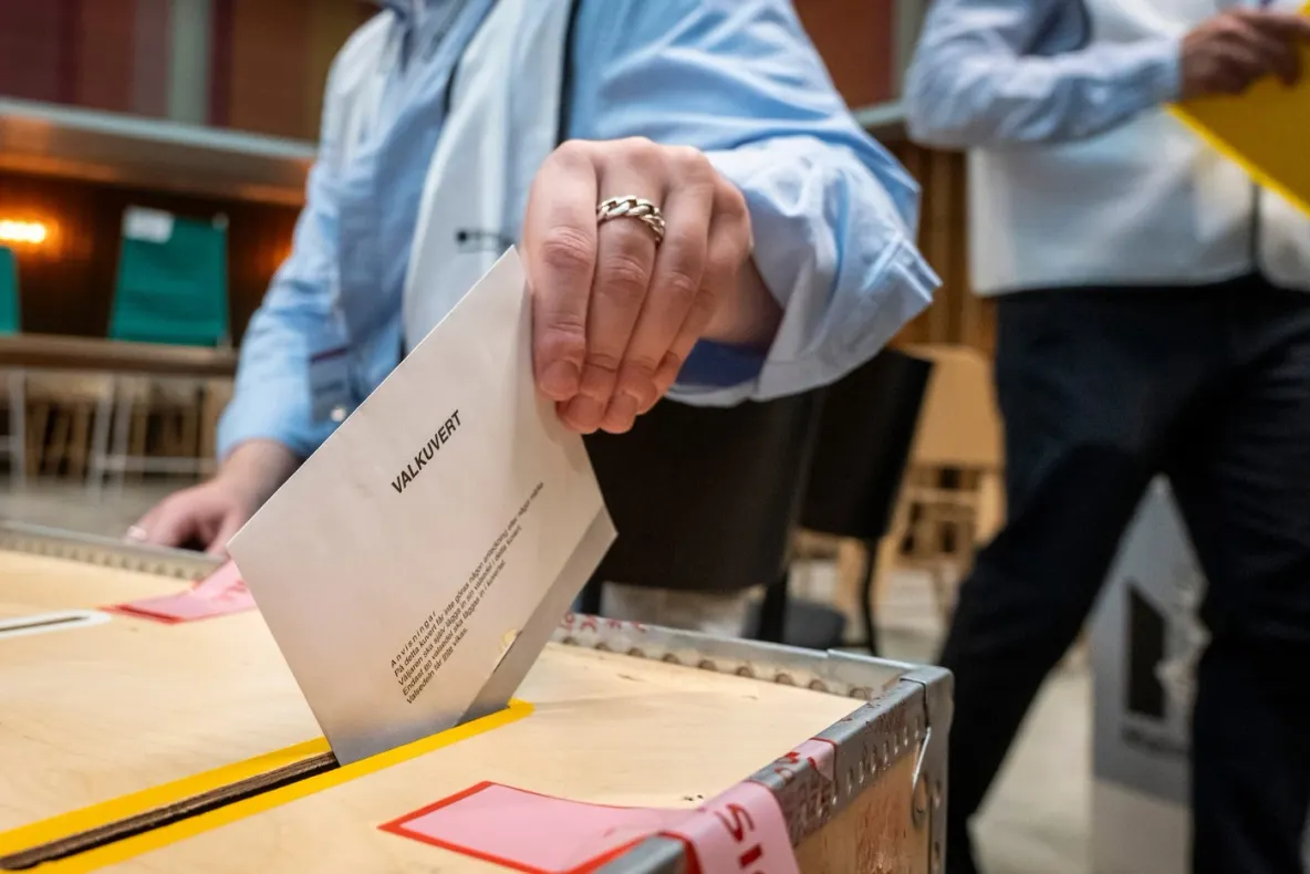 Suedia votează sub presiune. Stânga vrea puterea, iar extrema dreaptă poate ajunge pentru prima dată la guvernare