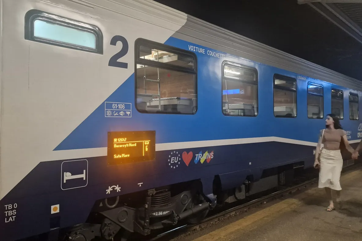 Noile vagoane cușetă București–Satu Mare dau bătăi de cap călătorilor. „Trebuie să vină controlorul cu o cheie”