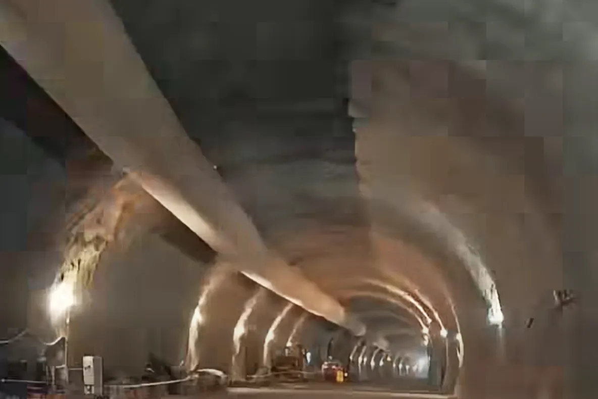 Aproape 2 kilometri prin munte. Tunelurile de pe Autostrada Urșilor a fost străpunse după doi ani de lucrări