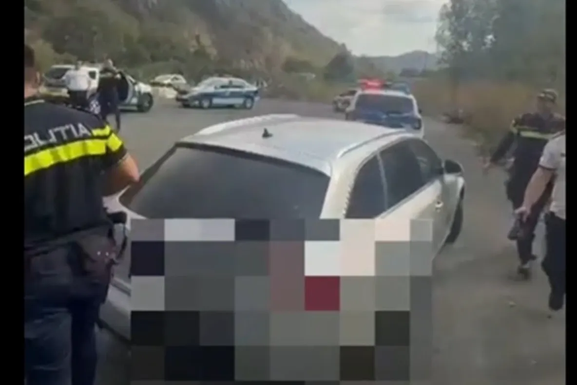 Focuri de armă pe DN6 pentru oprirea unui șofer fugar. Tânărul de 24 de ani era dat în urmărire și avea mandat de arestare - VIDEO