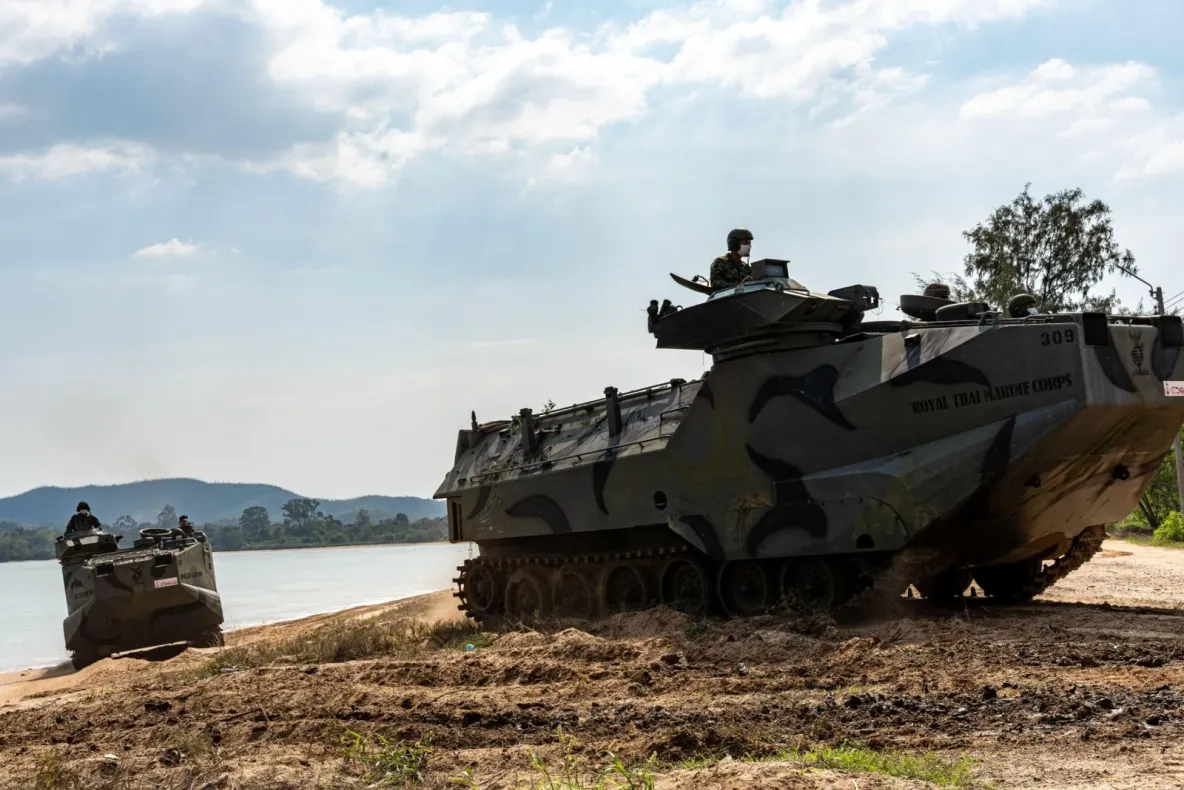 Primele nouă vehicule amfibii de asalt americane au ajuns în România. Vor fi operate de Regimentul 307 Infanterie Marină de la Babadag